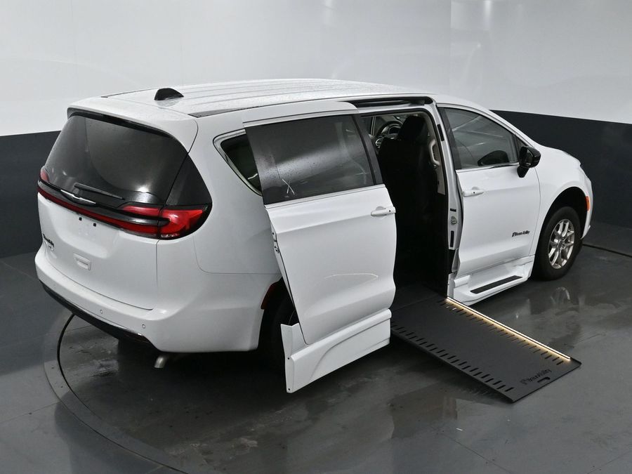 Used 2024 Chrysler Pacifica Touring L - BraunAbility Side Entry Entry Fold Out Automatic Ramp