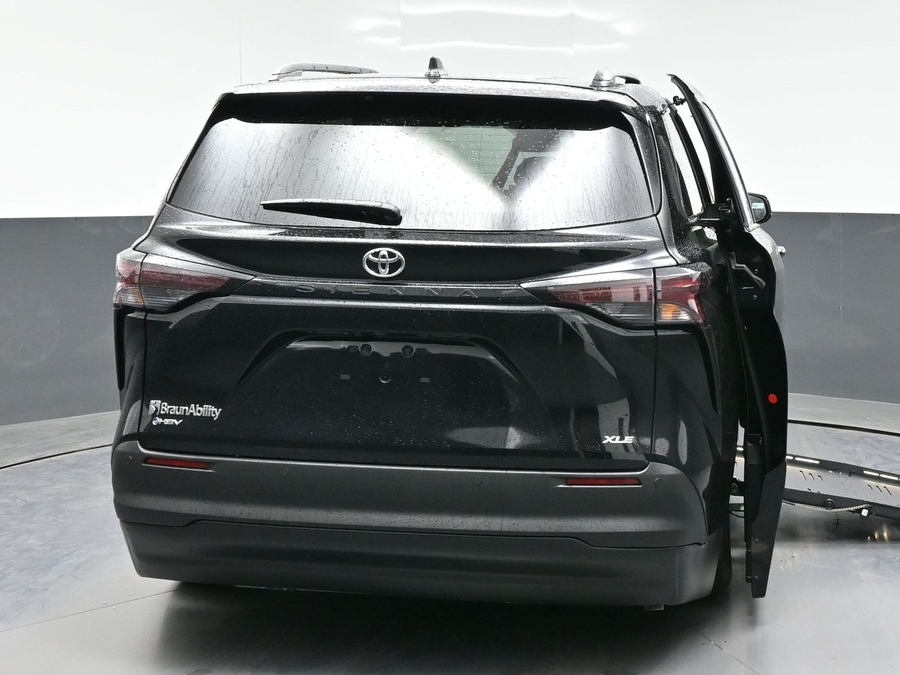 New 2026 Toyota Sienna Hybrid XLE Base - BraunAbility Side Entry Entry Fold Out Automatic Ramp
