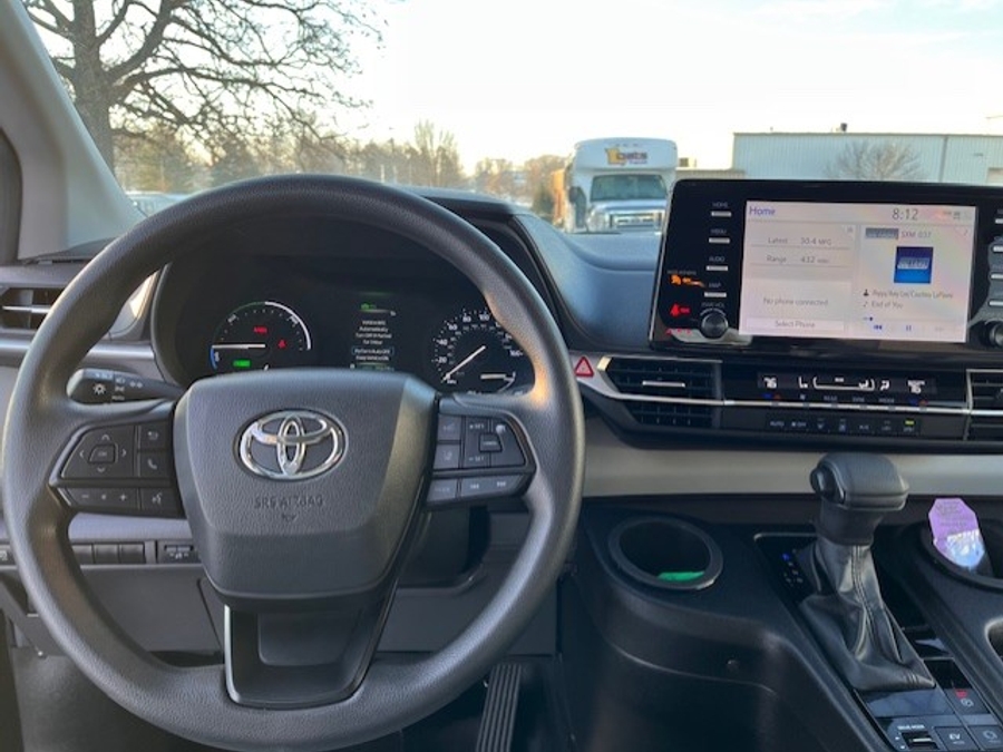 Used 2024 Toyota Sienna Hybrid LE - BraunAbility Side Entry Entry Fold Out Automatic Ramp