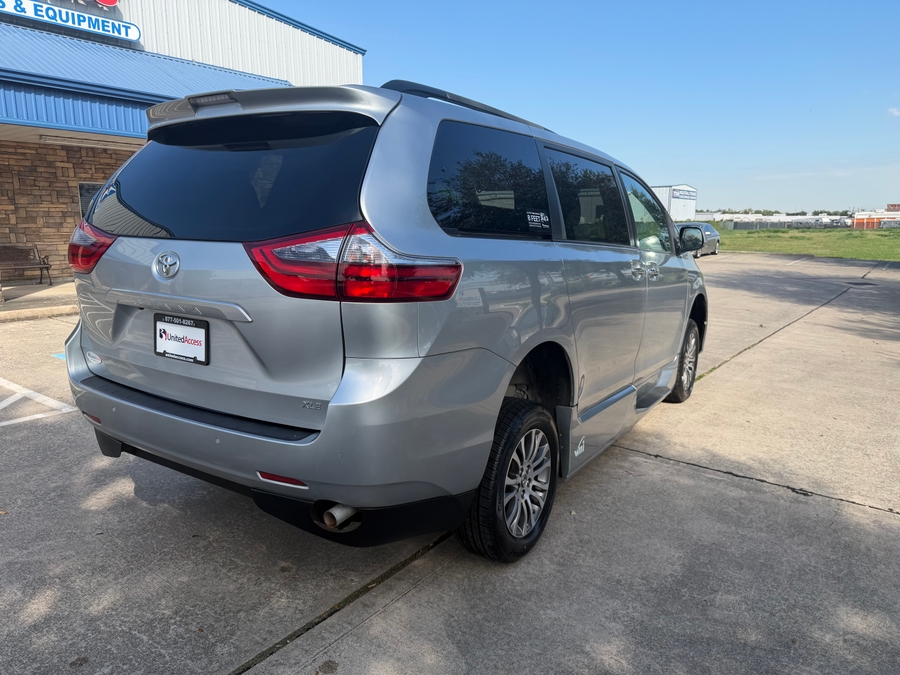 Used 2020 Toyota Sienna XLE - VMI Side Entry In Floor Automatic Ramp