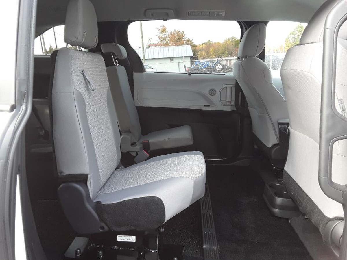 2025 TOYOTA SIENNA - Image 17