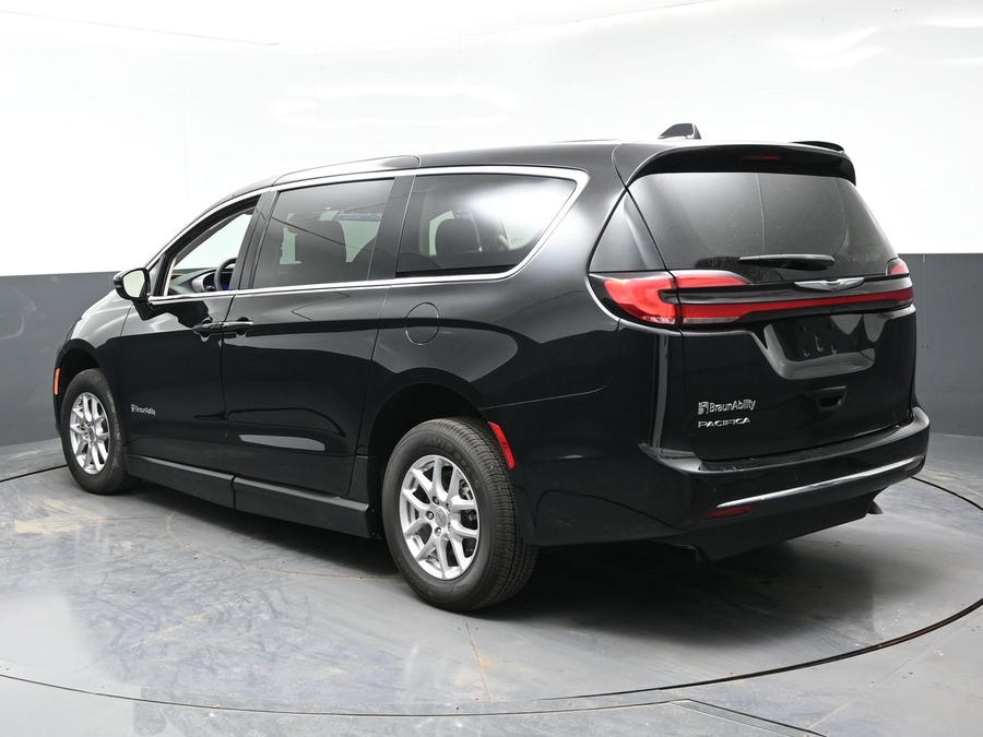 Used 2024 Chrysler Pacifica Touring L - BraunAbility Side Entry Fold Out Manual Ramp