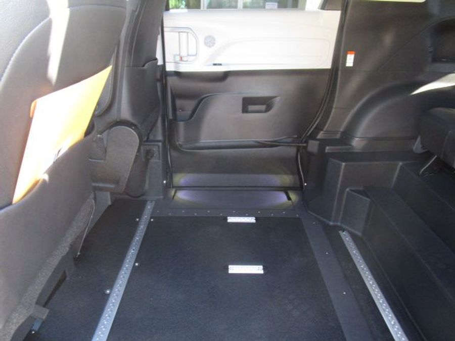 New 2025 Toyota Sienna Hybrid XSE Sport - VMI Side Entry Entry In Floor Automatic Ramp