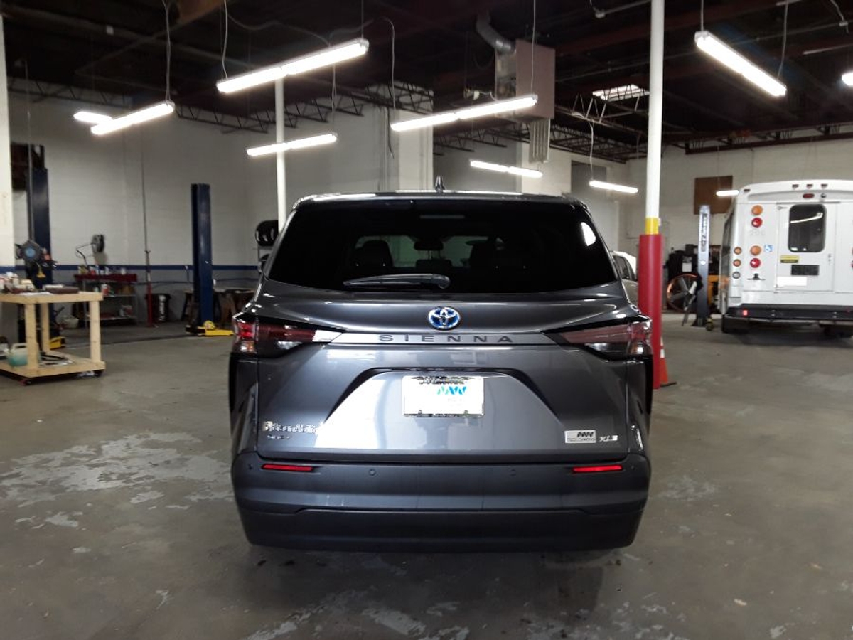 2025 TOYOTA SIENNA - Image 32