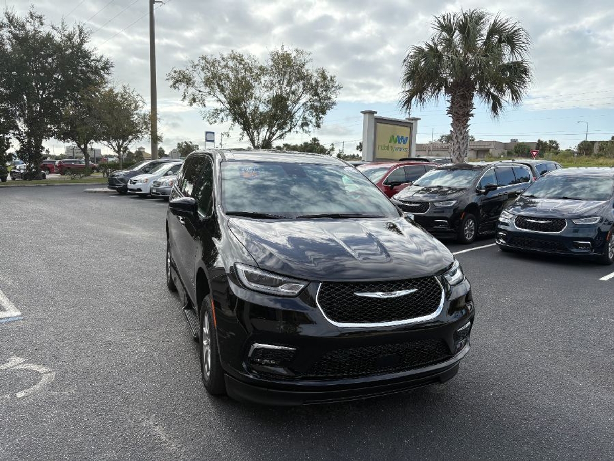 2025 CHRYSLER PACIFICA - Image 3