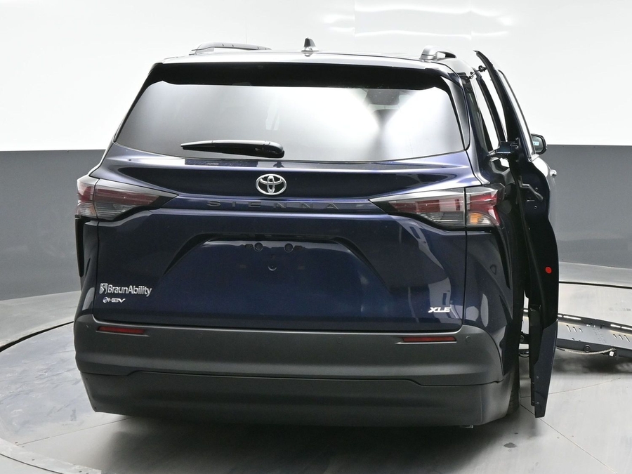 New 2026 Toyota Sienna Hybrid XLE Base - BraunAbility Side Entry Entry Fold Out Automatic Ramp