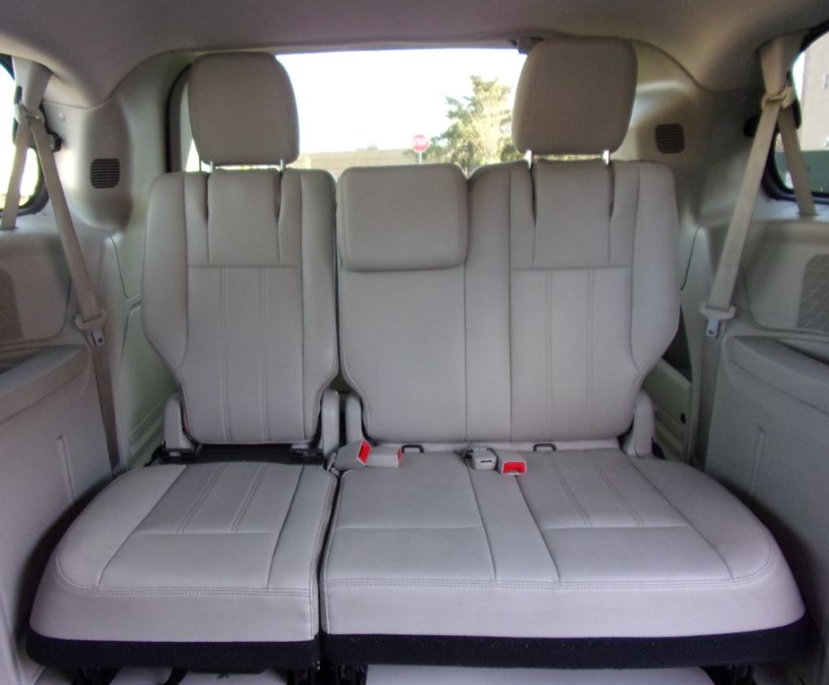 2015 CHRYSLER TOWN AND COUNTRY - Image 14