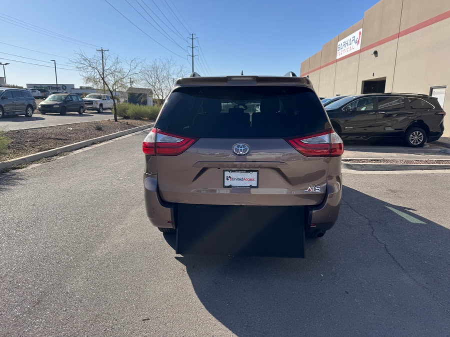 Used 2018 Toyota Sienna XLE - ATS Rear Entry Entry Fold Out Manual Ramp