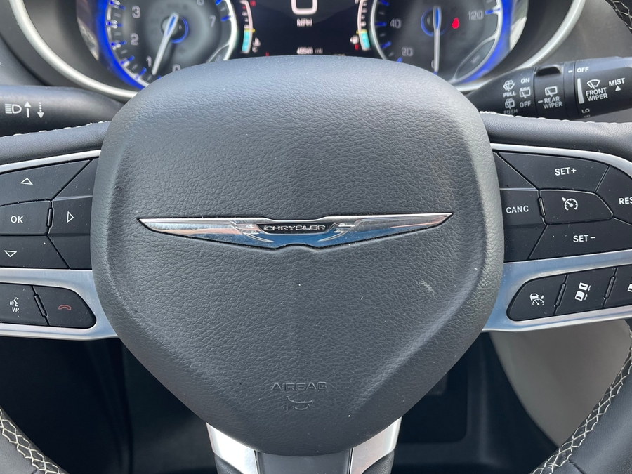 Silver Chrysler Pacifica image number 13