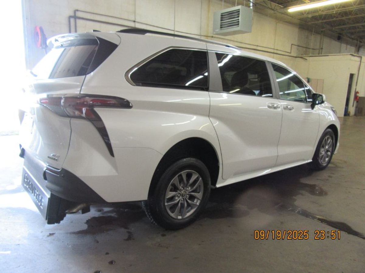 2024 TOYOTA SIENNA - Image 15