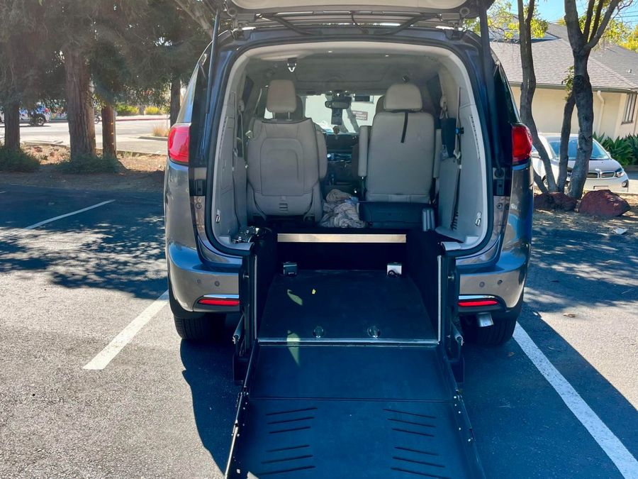 Used 2017 Chrysler Pacifica Hybrid Platinum - OTH Rear Entry Entry Fold Out Manual Ramp