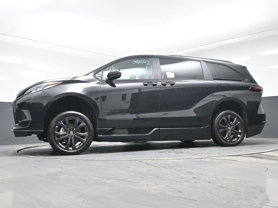 New 2025 Toyota Sienna Hybrid XSE Sport - BraunAbility Side Entry Entry Fold Out Automatic Ramp