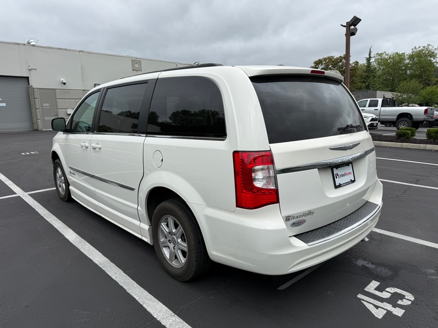 Used 2011 Chrysler Town and Country Touring - BraunAbility Side Entry Fold Out Automatic Ramp