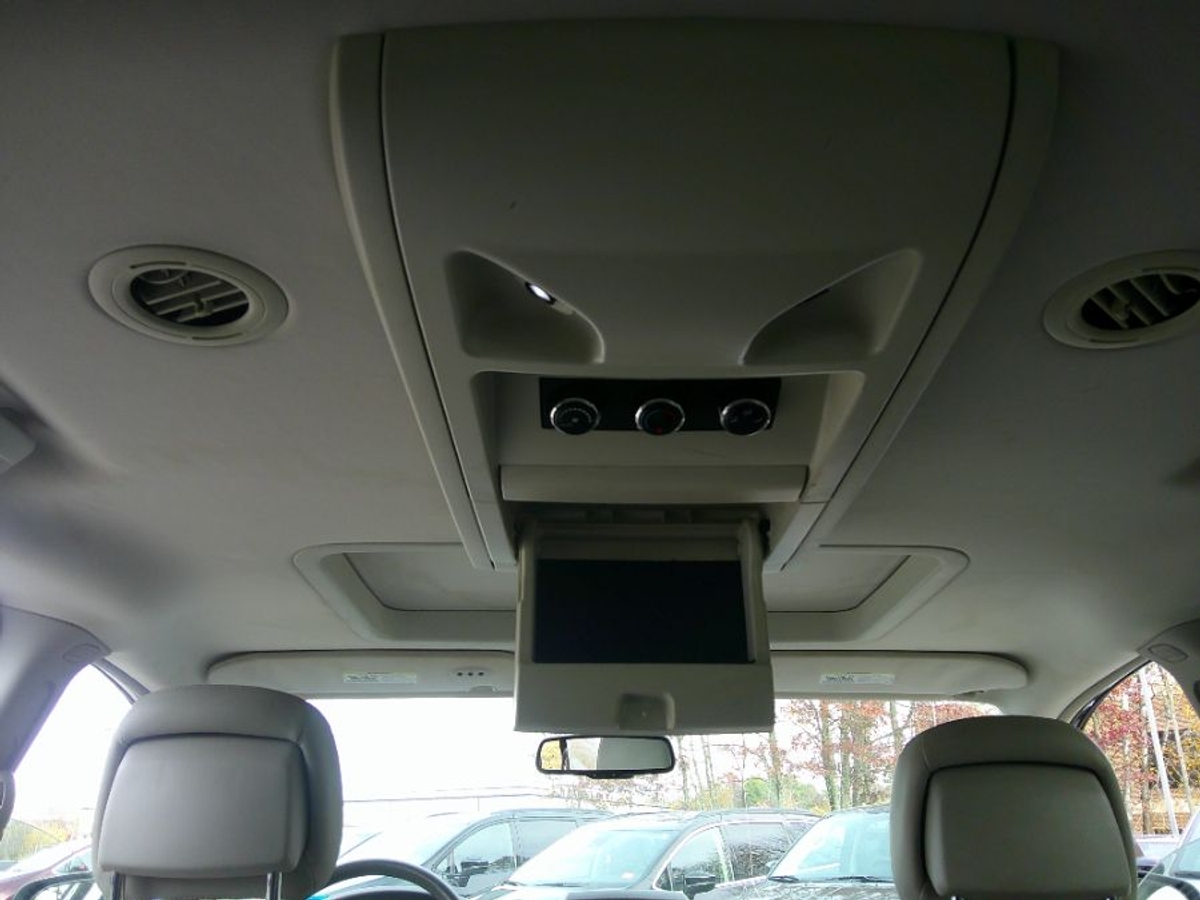 Black Chrysler Town and Country image number 4