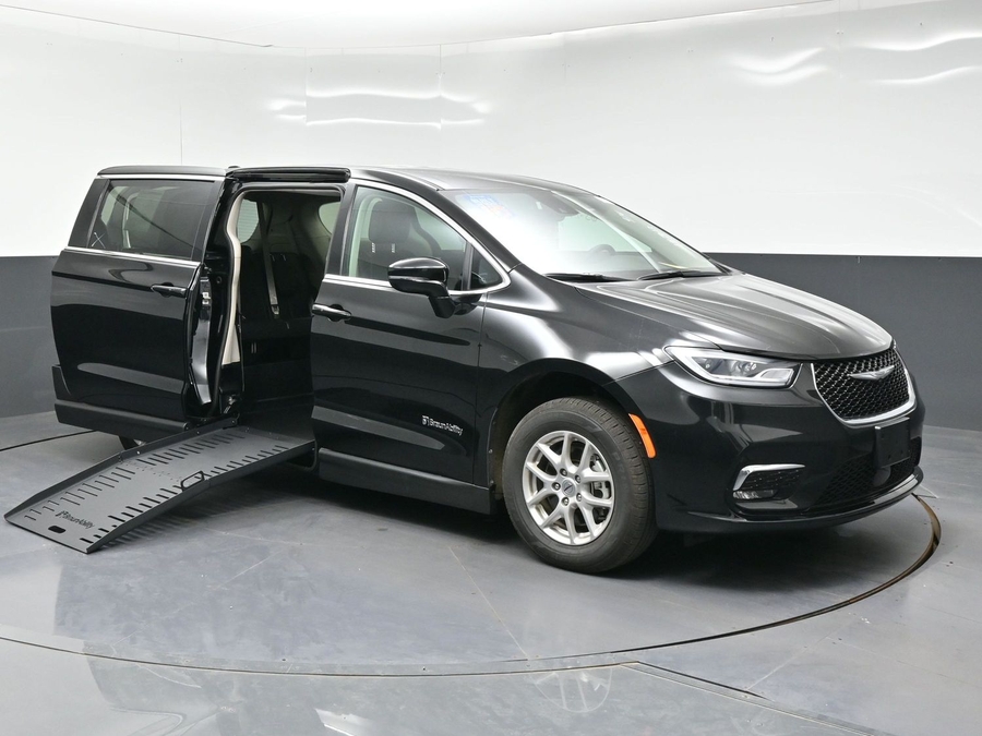 Used 2024 Chrysler Pacifica Touring L - BraunAbility Side Entry Fold Out Manual Ramp