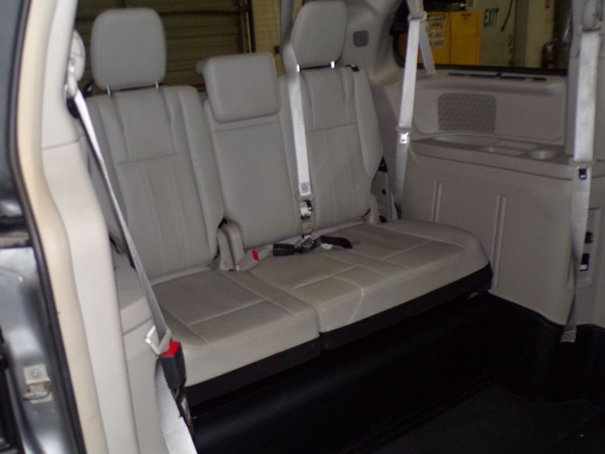 2013 CHRYSLER TOWN AND COUNTRY - Image 9