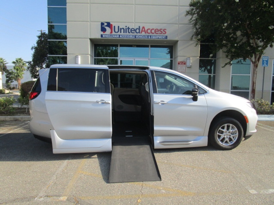 Used 2024 Chrysler Pacifica Touring L - VMI Side Entry In Floor Automatic Ramp