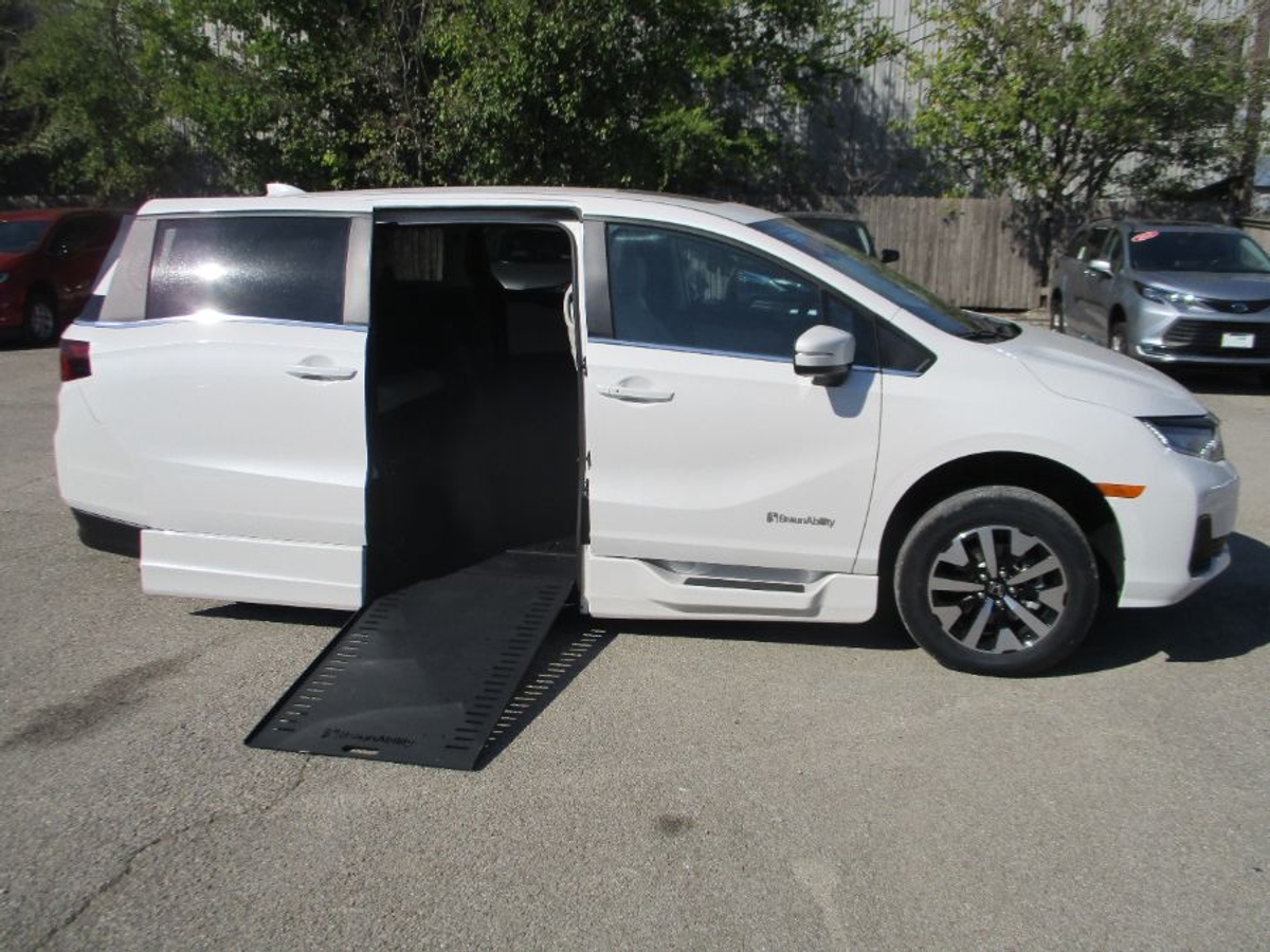 2025 Honda Odyssey EX-L's photo