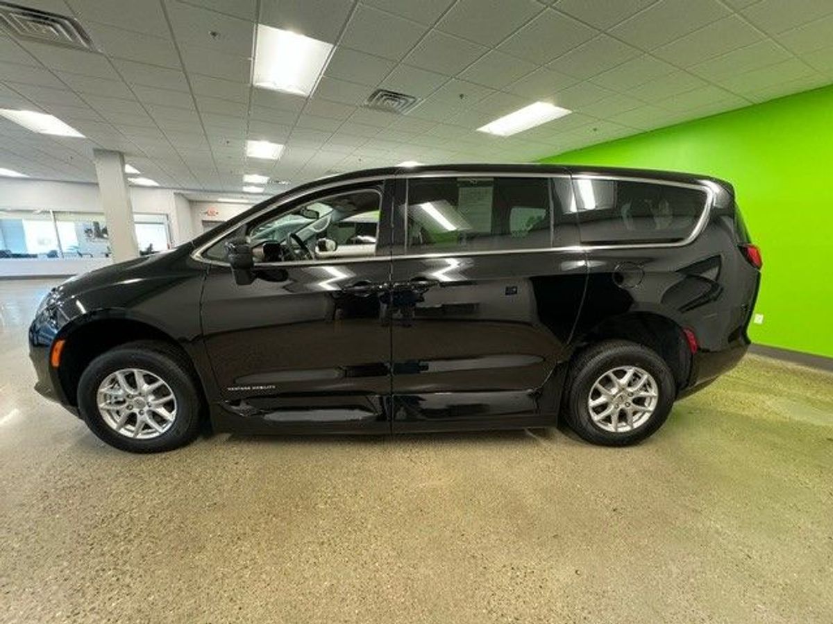 2024 CHRYSLER VOYAGER - Image 8