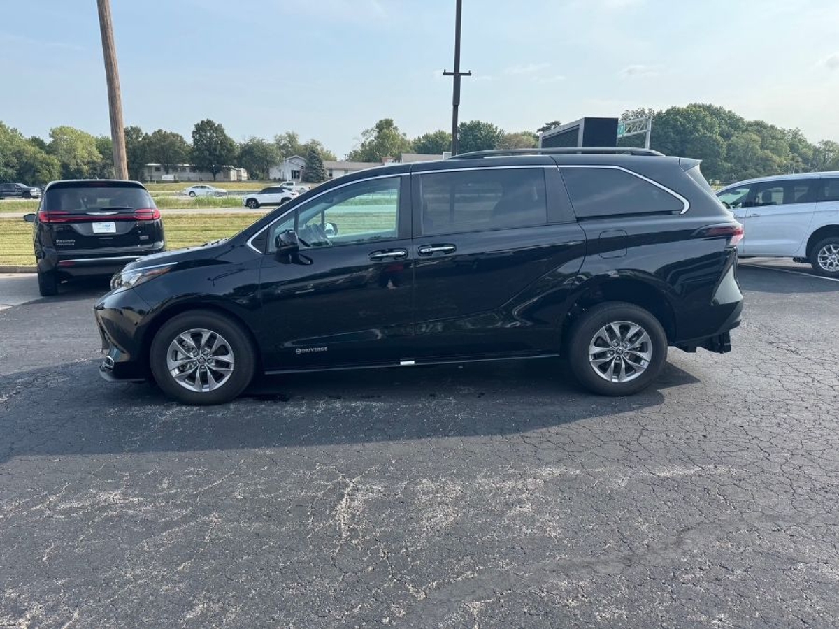 2024 TOYOTA SIENNA - Image 3