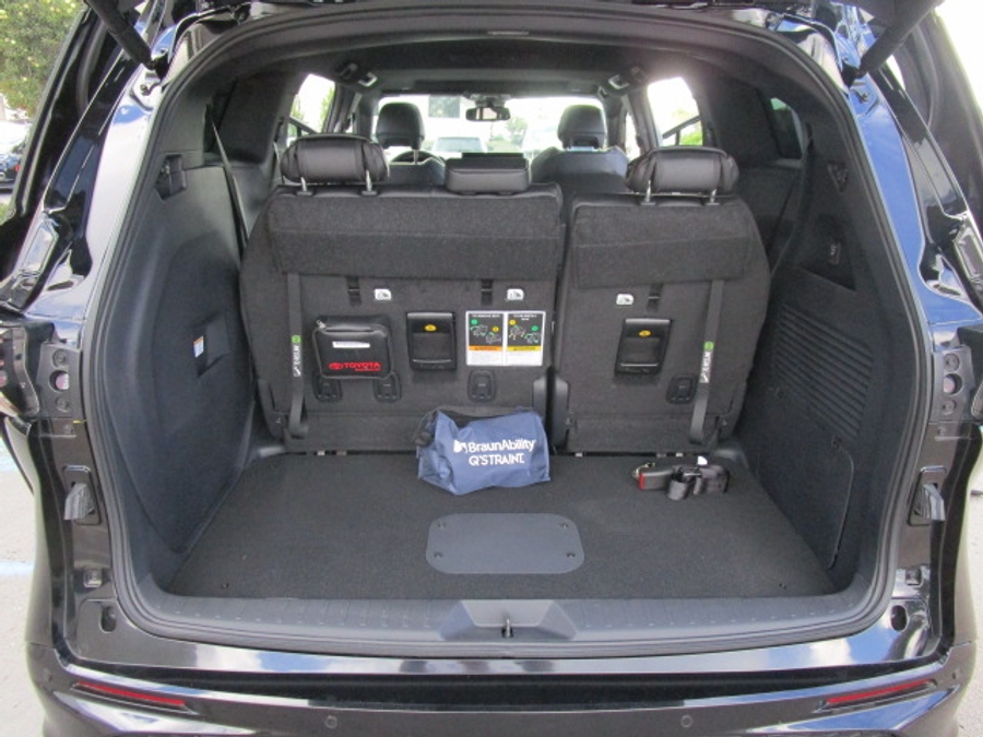 New 2025 Toyota Sienna Hybrid XSE Sport - BraunAbility Side Entry Entry In Floor Automatic Ramp