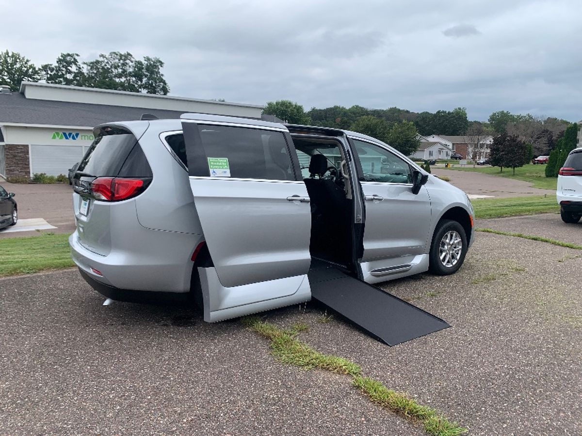 2024 CHRYSLER VOYAGER - Image 14