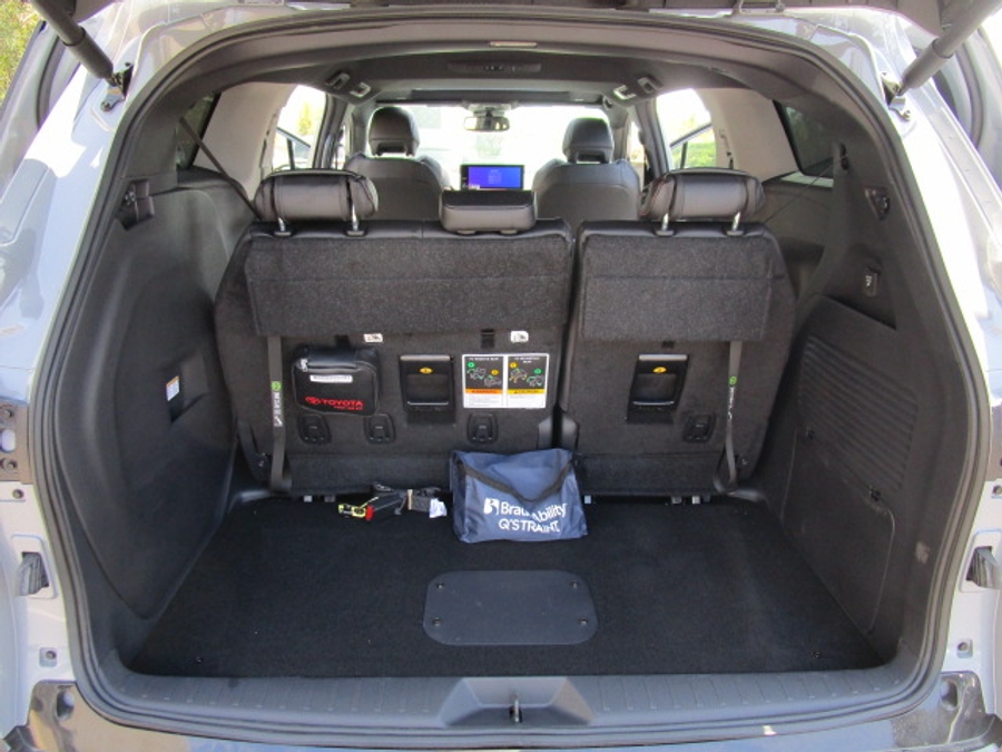 New 2026 Toyota Sienna Hybrid XSE Sport - BraunAbility Side Entry Entry Fold Out Automatic Ramp