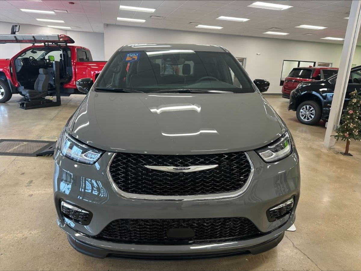 2025 CHRYSLER PACIFICA - Image 10