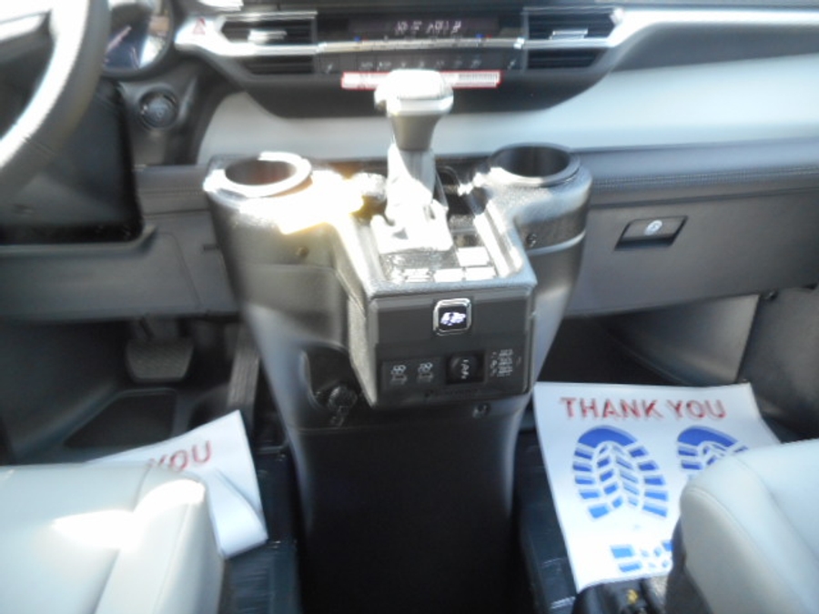 Black Toyota Sienna image number 17
