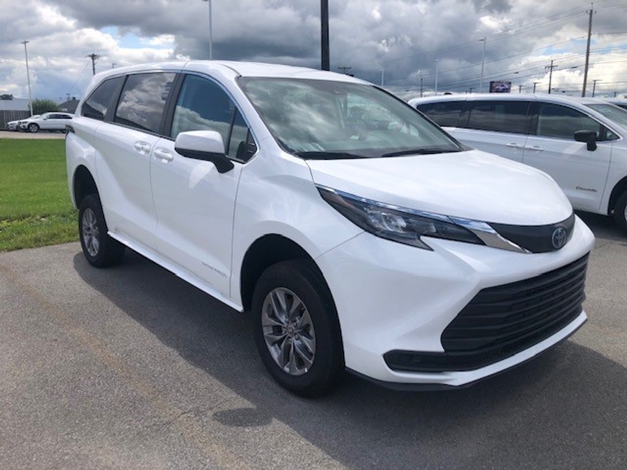 Used 2024 Toyota Sienna Hybrid LE - Vantage Mobility Commercial Rear Entry Entry Fold Out Manual Ramp