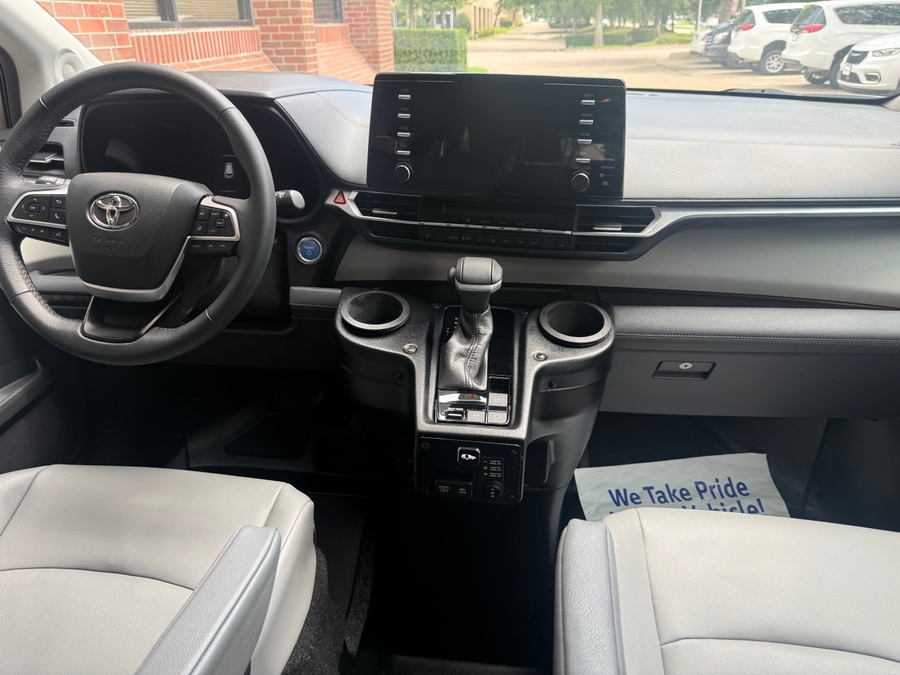 Used 2021 Toyota Sienna Hybrid XLE - BraunAbility Side Entry Entry Fold Out Automatic Ramp