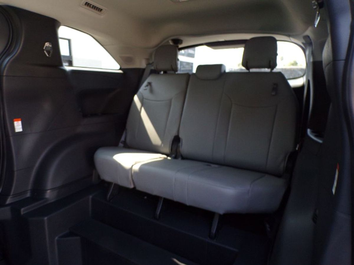 White Toyota Sienna image number 8