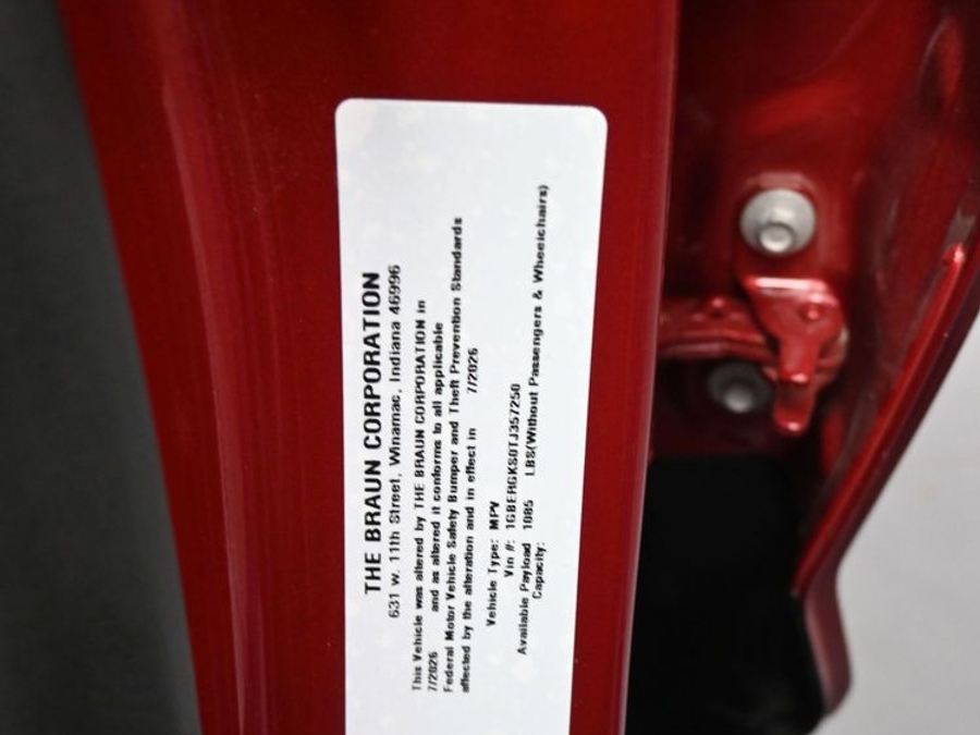 New 2026 Chevrolet Traverse 1LT Midnight - BraunAbility Side Entry In Floor Automatic Ramp