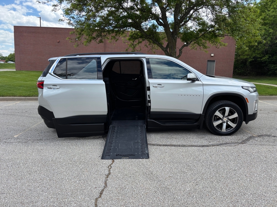 Used 2022 Chevrolet Traverse 3LT - BraunAbility Side Entry Entry In Floor Automatic Ramp