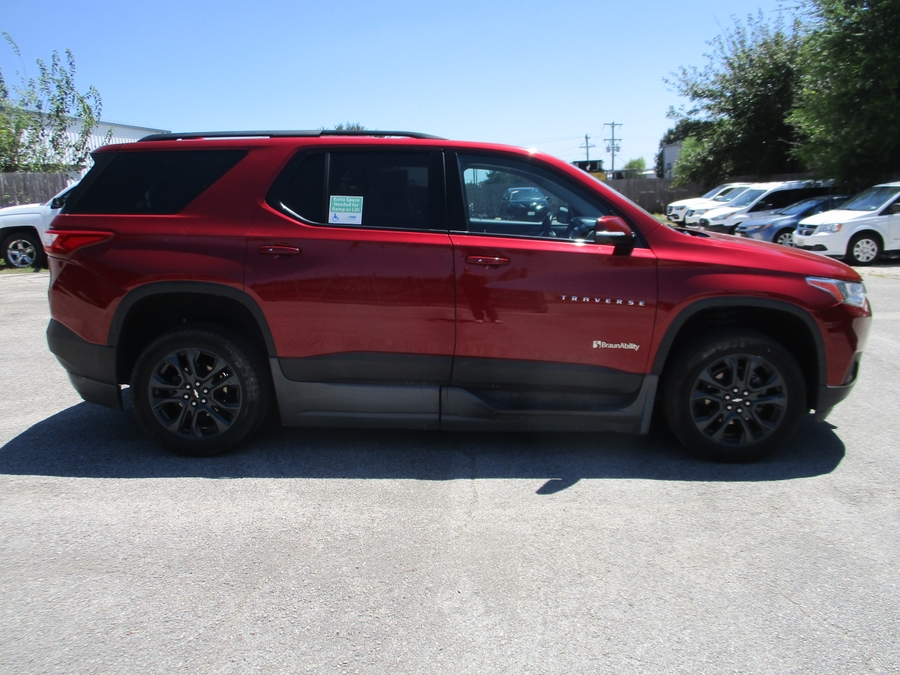 Red Chevrolet Traverse image number 1