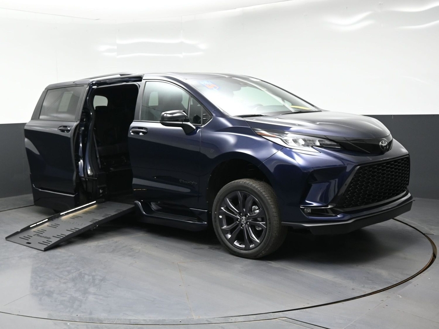 New 2026 Toyota Sienna Hybrid XSE Sport - BraunAbility Side Entry Fold Out Automatic Ramp