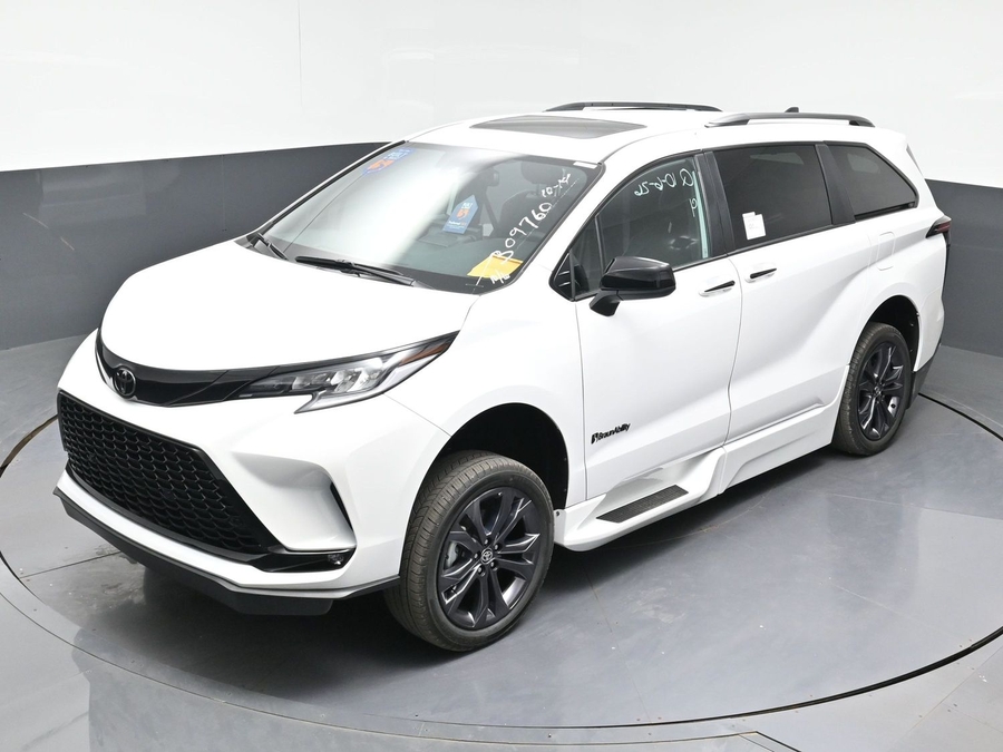 New 2026 Toyota Sienna Hybrid XSE Sport - BraunAbility Side Entry Fold Out Automatic Ramp