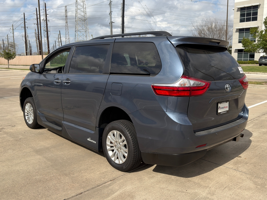 Used 2017 Toyota Sienna XLE Base - VMI Side Entry Entry In Floor Automatic Ramp