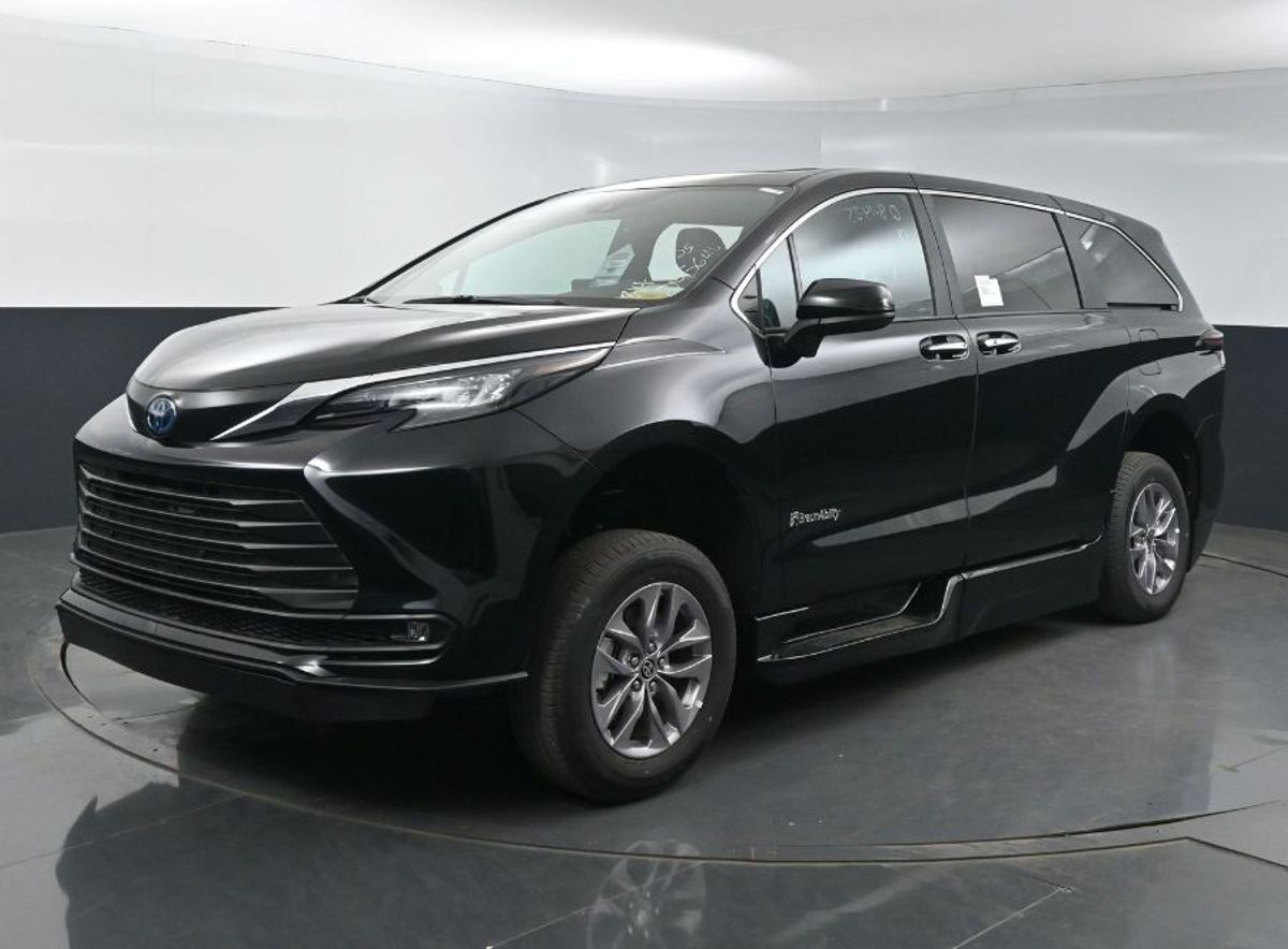 2025 TOYOTA SIENNA - Image 3