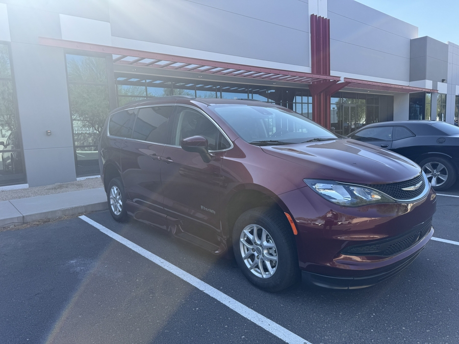 Used 2021 Chrysler Voyager LXi - BraunAbility Side Entry Fold Out Automatic Ramp