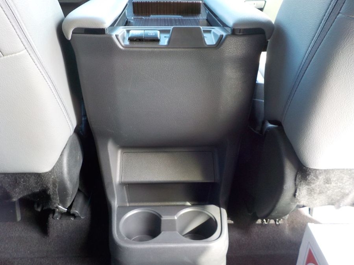 2024 TOYOTA SIENNA - Image 10