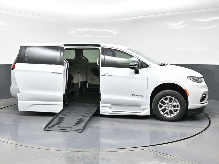 Used 2024 Chrysler Pacifica Touring L - BraunAbility Side Entry Entry Fold Out Automatic Ramp