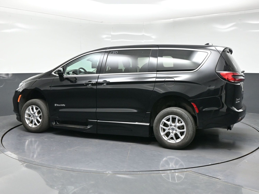 Used 2024 Chrysler Pacifica Touring L - BraunAbility Side Entry In Floor Automatic Ramp