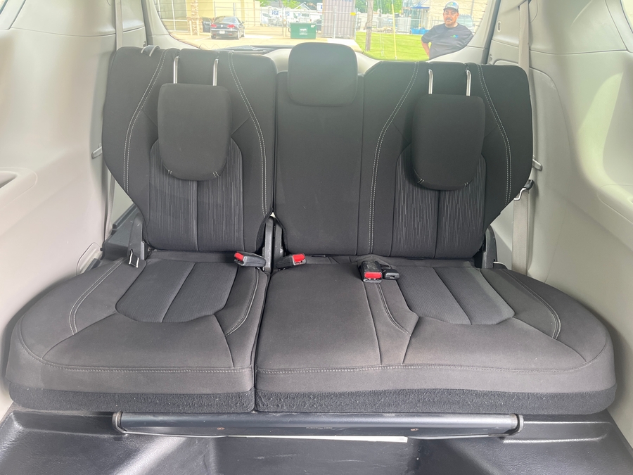 White Chrysler Voyager image number 11