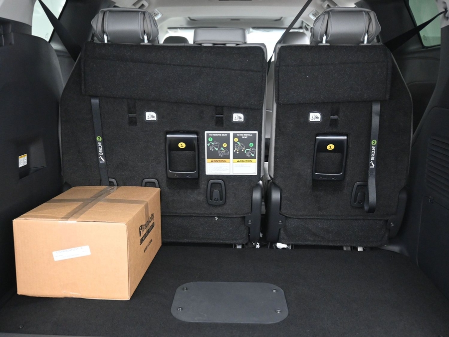 Grey Toyota Sienna image number 25