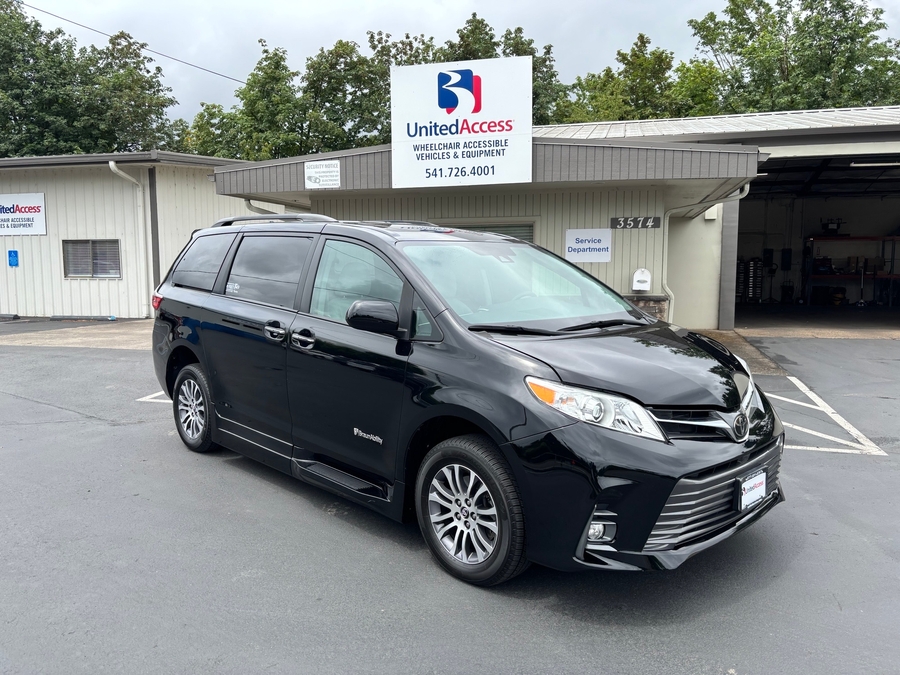 Used 2020 Toyota Sienna XLE Premium - BraunAbility Side Entry In Floor Automatic Ramp