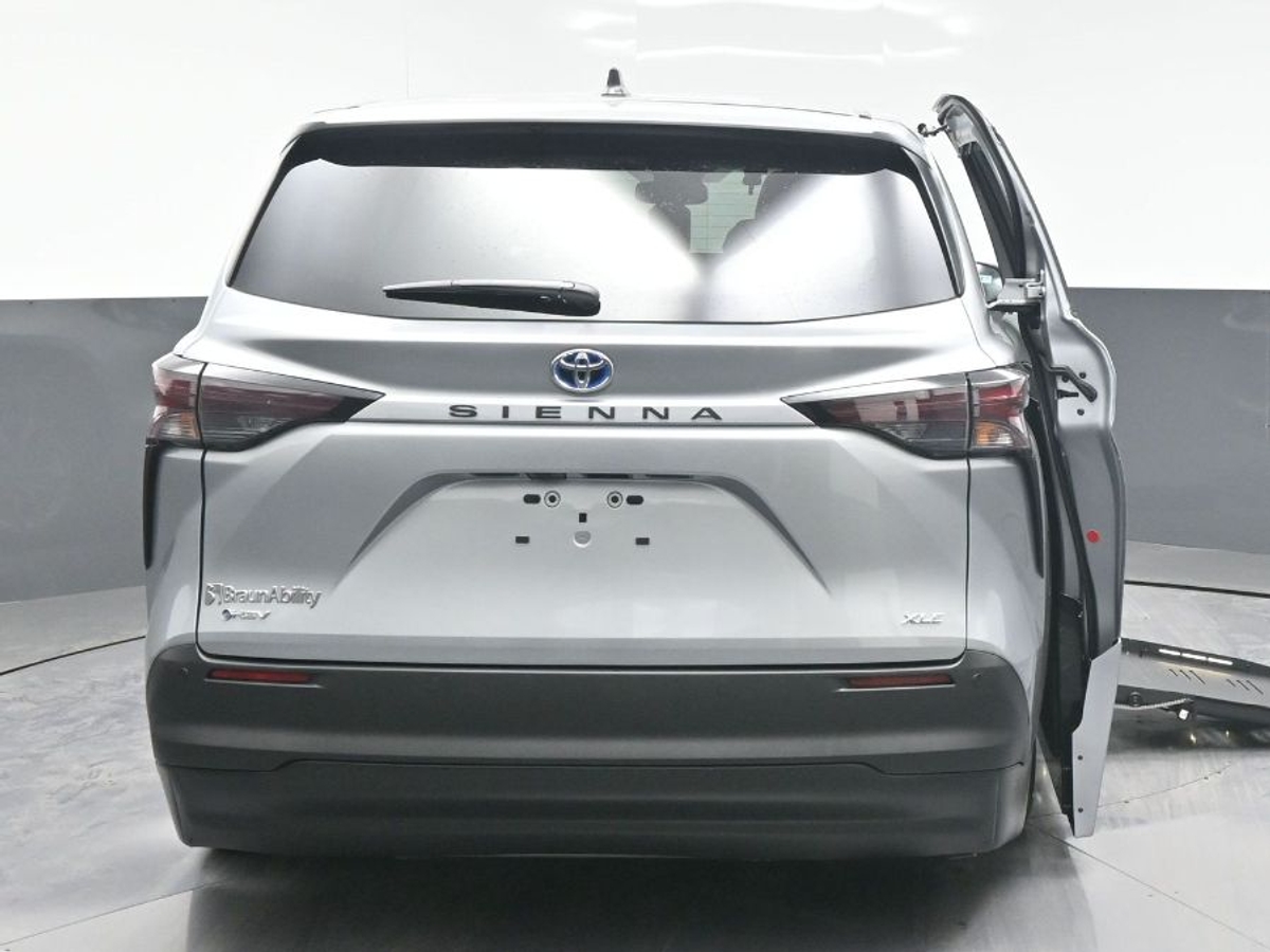 2025 TOYOTA SIENNA - Image 6