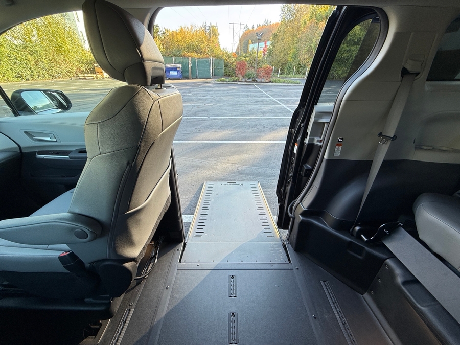 Used 2024 Toyota Sienna Hybrid XLE Base - BraunAbility Side Entry In Floor Automatic Ramp