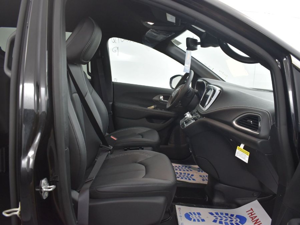 2025 CHRYSLER PACIFICA - Image 9
