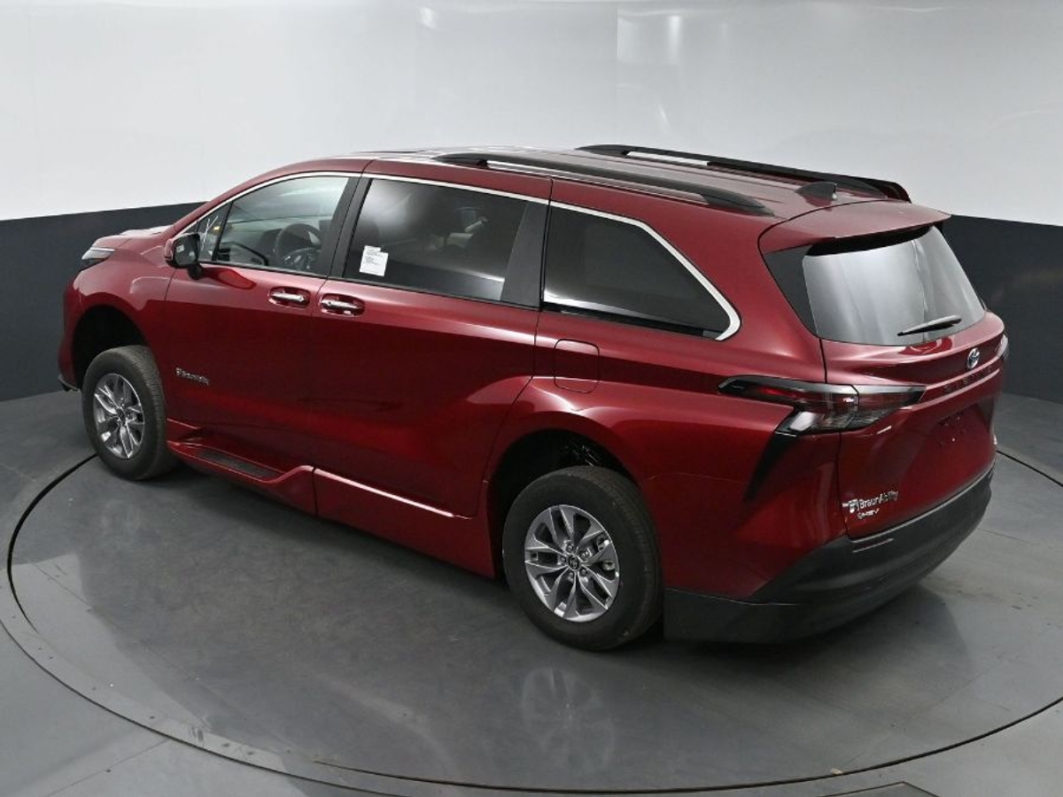 2025 TOYOTA SIENNA - Image 25